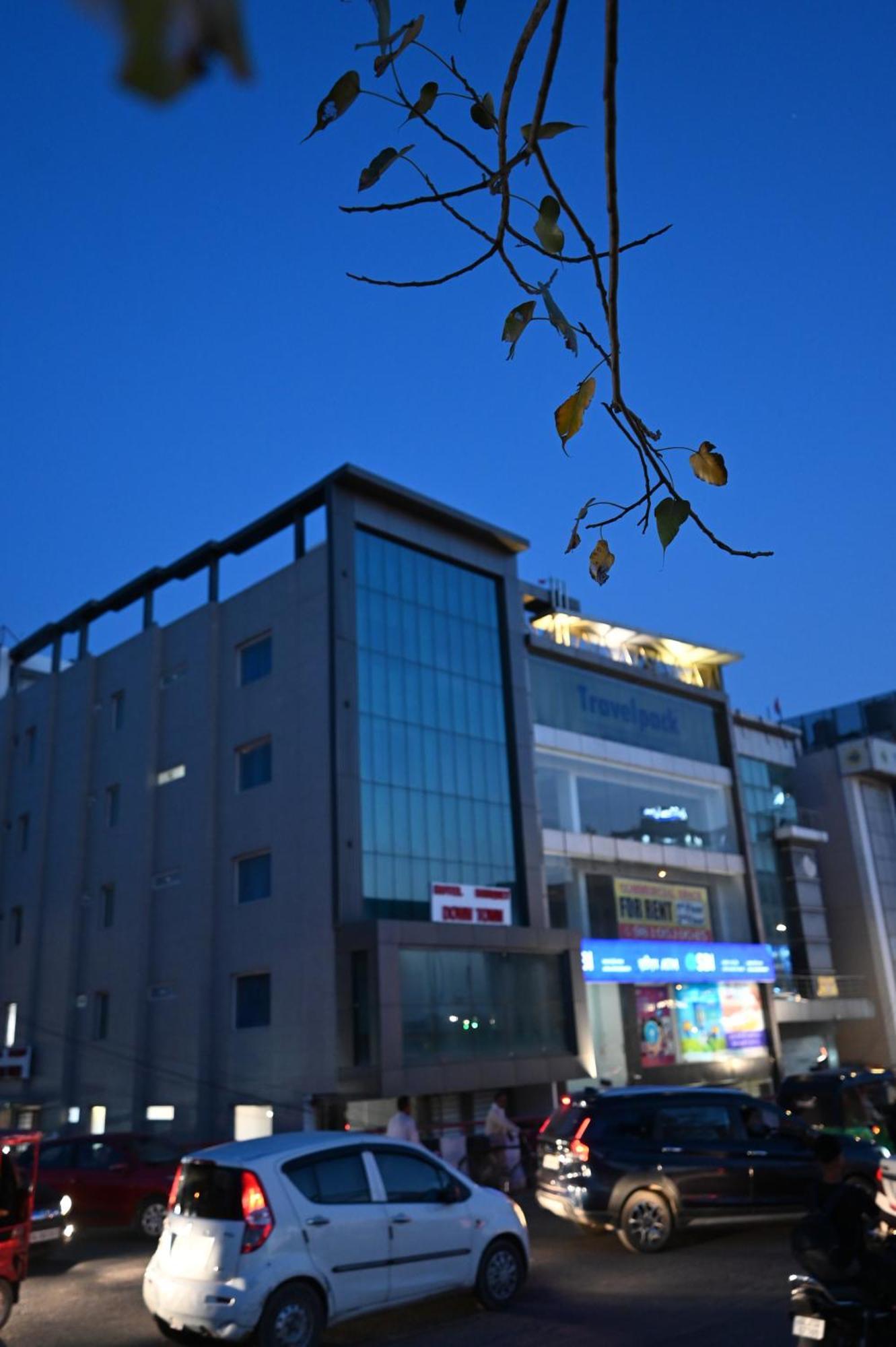 Hotel Down Town Paschim Vihar Delhi  Eksteriør billede